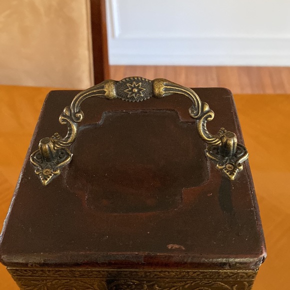 Vintage wooden handmade vine carrier, display, storage with  brass handle - Picture 8 of 11